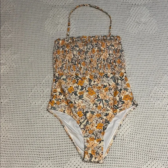 Cupshe Elodie Ditsy Floral Smocked Frill One Piece Swimsuit - Picture 2 of 13